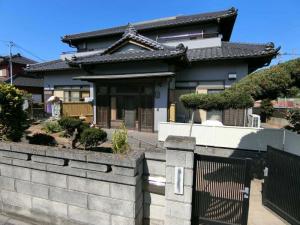 川口市　外壁塗装工事　弾性塗料でひび割れから外壁を守る！