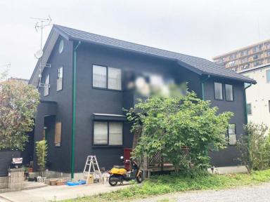 川口市 外壁塗装・屋根カバー工事 ブラックとレゲエカラーでクールな外観に